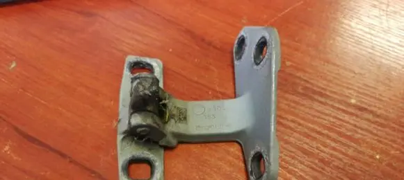 BMW X5 E53 Tailgate hinge 8402183