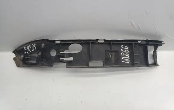 Volkswagen Touareg I Front bumper mounting bracket 7L6807184