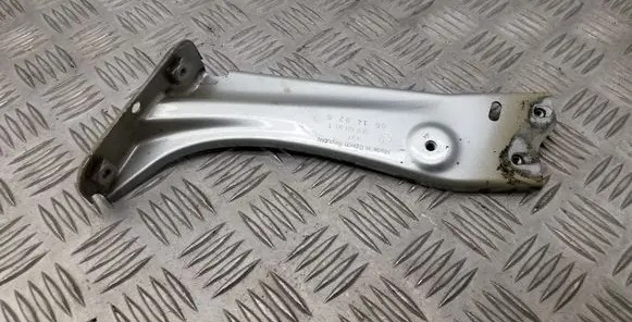 Skoda Octavia Mk3 (5E) Fender mounting bracket 5E0821141