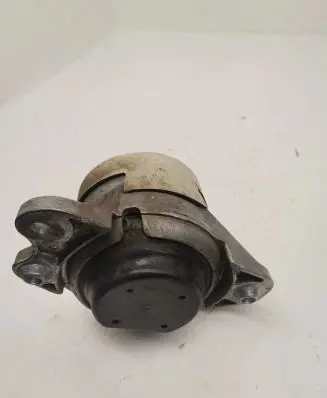 Mercedes-Benz C AMG W205 Engine mount bracket 7186514