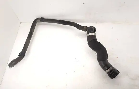 Coolant pipe/hose
