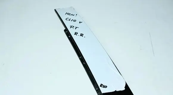 Renault Clio V (C) pillar trim 822837372R