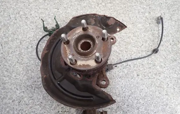Toyota Avensis T220 Front wheel hub spindle knuckle