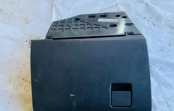 Opel Vectra C Glove box 13151852