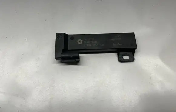 Dodge Challenger Keyless system antenna 68071978AA P68071978AA