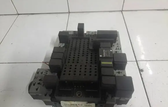 Volvo V70 Fuse box set 8645729 8676286