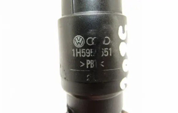 Volkswagen PASSAT B4 Windscreen/windshield washer pump 1H5955651