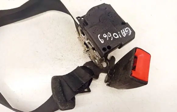 Ford Focus Middle seatbelt (rear) 33031806