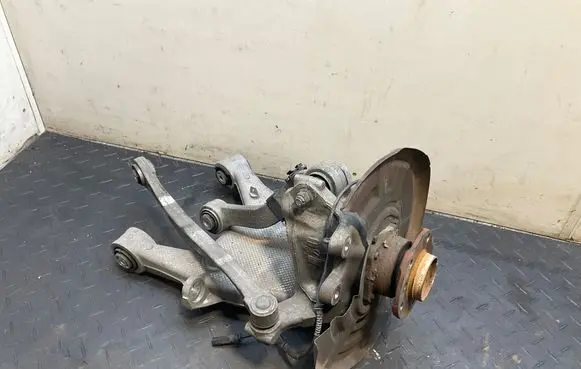 BMW 6 F06 Gran coupe Rear wheel hub spindle/knuckle 6852892