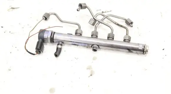 Mercedes-Benz CLA C118 X118 Fuel injector supply line/pipe 6540700095