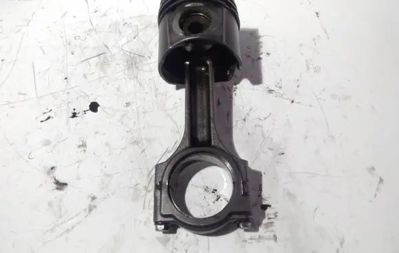 Opel Movano A Piston with connecting rod