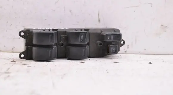 Toyota Prius (XW20) Electric window control switch 8482047050