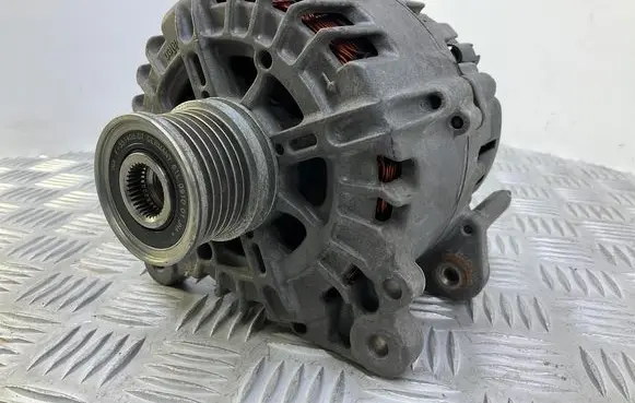 Volkswagen PASSAT B8 Generator/alternator 03L903023L 61L091001