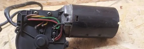 Mercedes-Benz S W140 Front wiper linkage and motor 0390341403