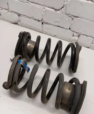 Cadillac SRX Rear coil spring 20847941