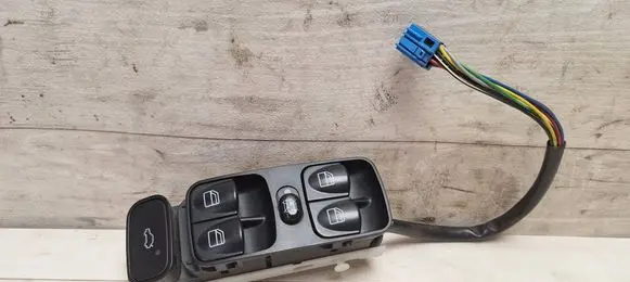 Mercedes-Benz C W203 Electric window control switch A2038210679 Q03S406 501955