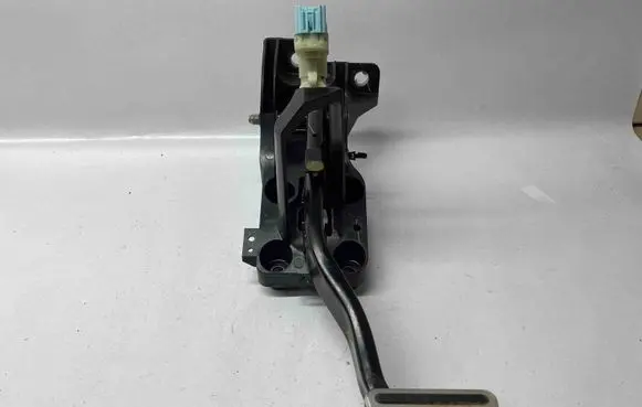 Ford Mustang VI Brake pedal FR3C2D094