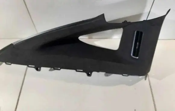 Tesla Model X (D)pillar trim (top) 103595730A
