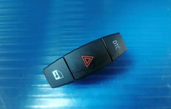 BMW 1 E81 E87 Hazard light switch 6945603