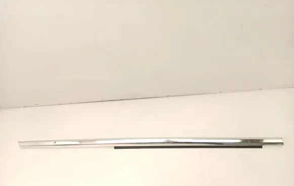 Mercedes-Benz S W126 Rear door glass trim molding