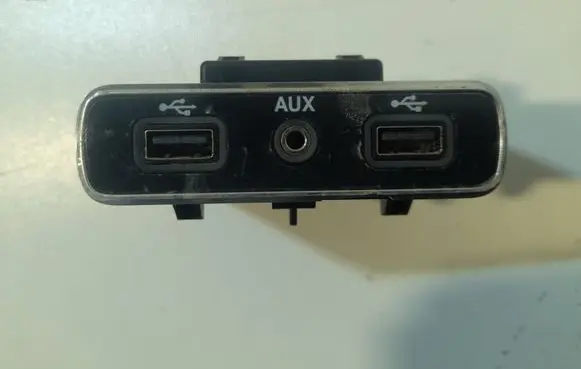 Alfa Romeo Giulia USB socket connector 01561439580