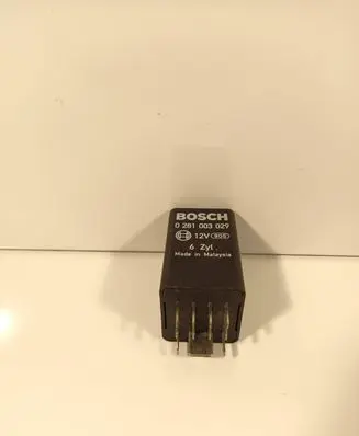 Audi A6 S6 C6 4F Glow plug pre-heat relay 0281003029