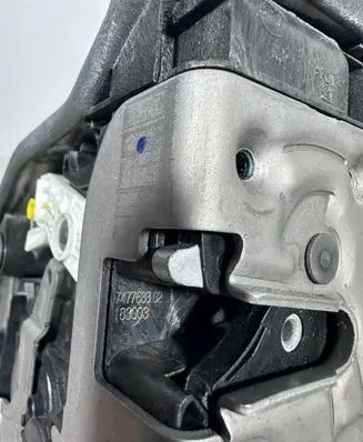 BMW 5 G30 G31 G38 Front door lock 7477688