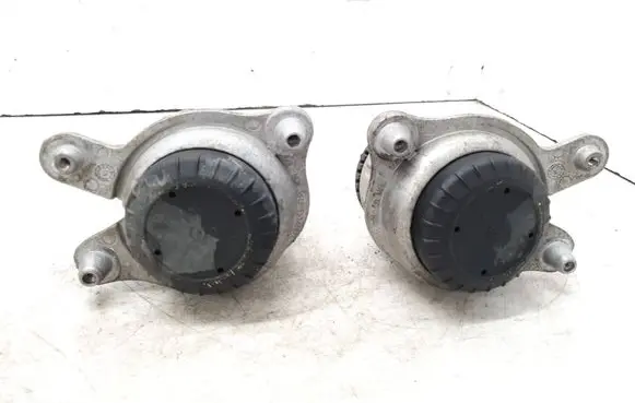 Mercedes-Benz C W205 Engine mount bracket A2052400200 A2052400300
