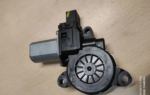 Mazda 2 Front door window regulator motor BHP15958X