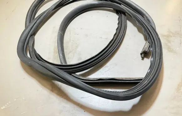 Front door rubber seal