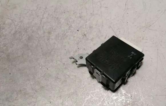 Toyota Prius (XW30) Window wiper relay 8594047030