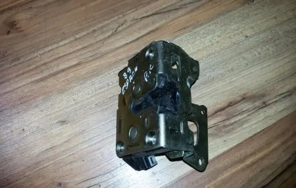 Renault Espace I Front door lock