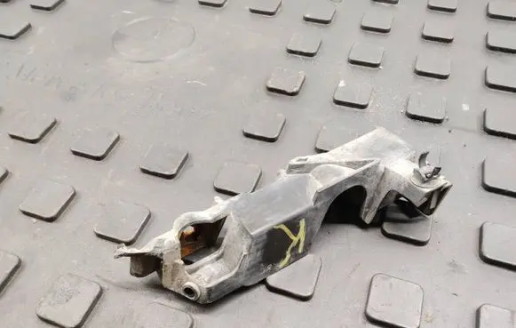 Audi A6 S6 C7 4G Front bumper mounting bracket 4G0807283