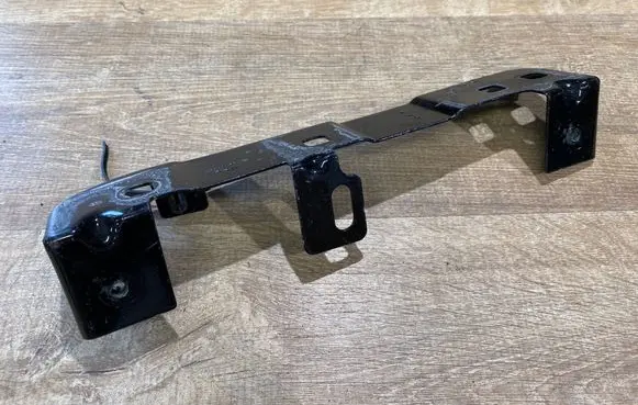 Fender mounting bracket
