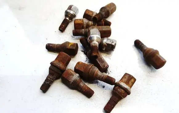 Peugeot 308 Nuts/bolts 