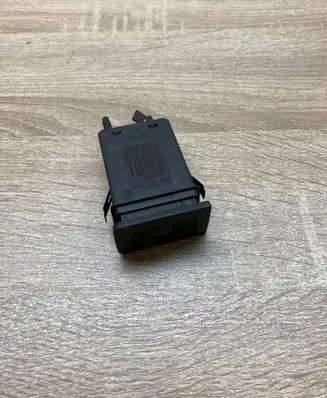Volkswagen Golf IV Windscreen/window heater switch 1J0953235A