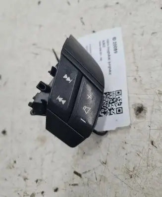 Volvo S60 Steering wheel buttons/switches 8685484