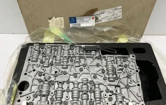 Mercedes-Benz E W212 Gear selector/shifter in gearbox R2122770101