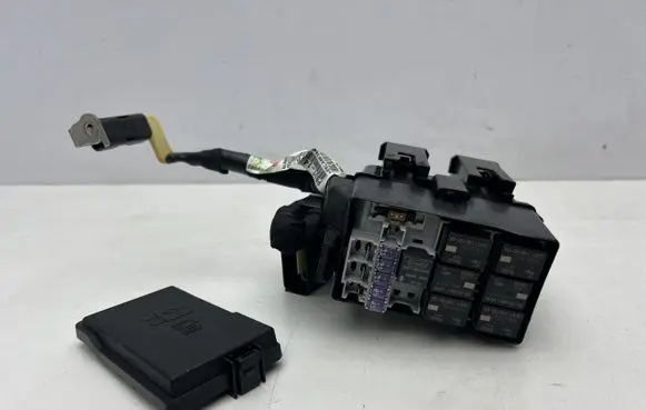 Ford Escort Fuse box set PB3T-14A303