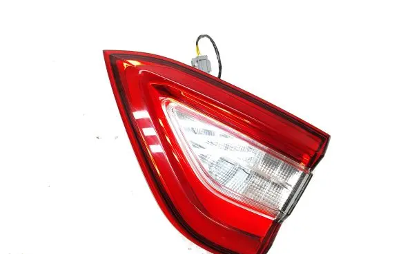 Maserati Levante Tailgate rear/tail lights 670032333 20680201 M161M0B1LDX