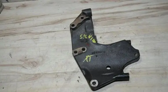 Engine mounting bracket