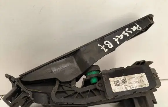 Volkswagen PASSAT B7 Accelerator throttle pedal 1K1723503AJ 6PV01103901