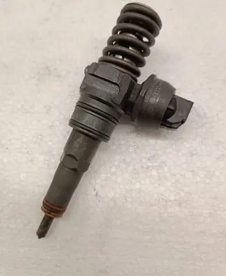 Audi A6 S6 C5 4B Fuel injector 038130073BA