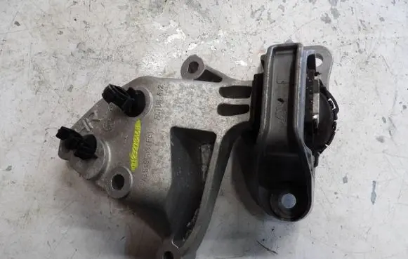 Nissan Qashqai Engine mount bracket 112327345R