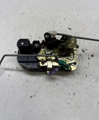 Chrysler PT Cruiser Front door lock