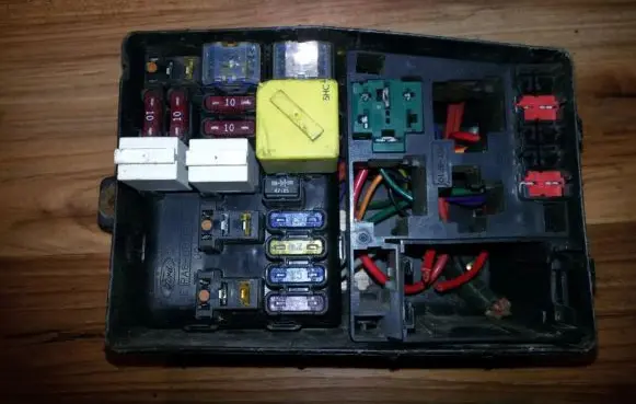 Ford Mondeo MK I Fuse box set 93BG14411AC