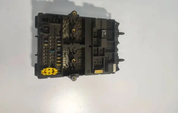 Jeep Grand Cherokee (WJ) Fuse module 04831433AA