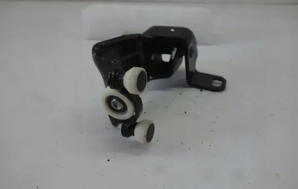 Mercedes-Benz Vito Viano W447 Sliding door middle roller runner A4477600247