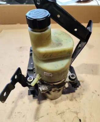 Volvo V50 Power steering pump 9V613K 31202