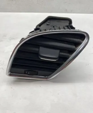 Audi A5 8T 8F Quarter panel pressure vent 8T2820901
